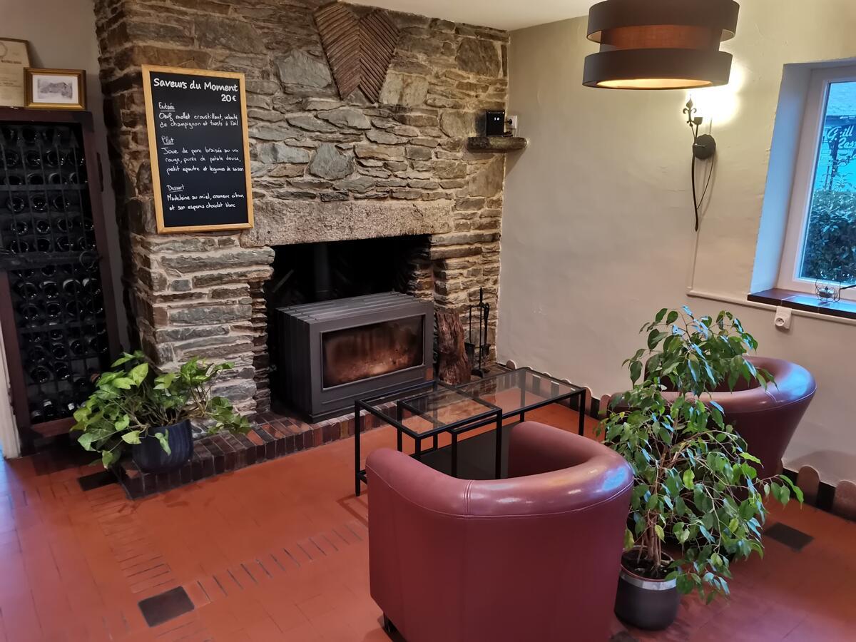 Logis Hotel Le Relais De La Poste Restaurant Le Fil Du Temps Thury-Harcourt-le-Hom Exterior foto