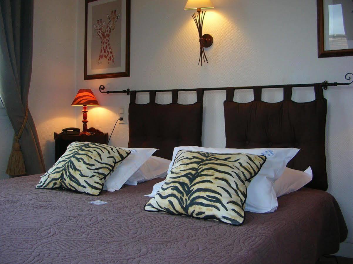 Logis Hotel Le Relais De La Poste Restaurant Le Fil Du Temps Thury-Harcourt-le-Hom Exterior foto